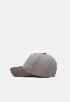 Pier One Unisex - Casquette - Grey/Dark Grey 8 Pier One Unisex - Casquette - Grey/Dark Grey -Pier One 0d1514bf2f2b41f7b07e0906b1d9b71f