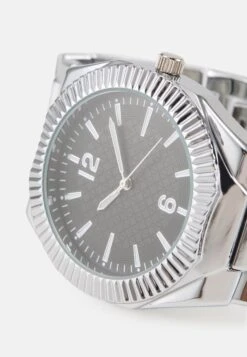 Pier One Montre - Silver- Coloured/Black -Pier One 10a349ed40bc44b9a13c1f43e0d6d141