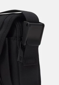 Pier One Unisex - Sac Bandoulière - Black -Pier One 1151f55be65e4724bfd8dfd4956f9cf7