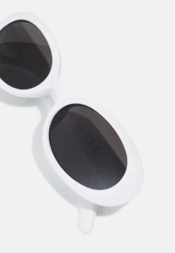 Pier One Unisex - Lunettes De Soleil - White 7 Pier One Unisex - Lunettes De Soleil - White -Pier One 23546918e94f4ab28ea73c60259a89c5