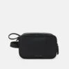 Pier One Unisex - Trousse De Toilette - Black 1 Pier One Unisex - Trousse De Toilette - Black -Pier One d1af1228988e4638829e0fe9fda01ac2